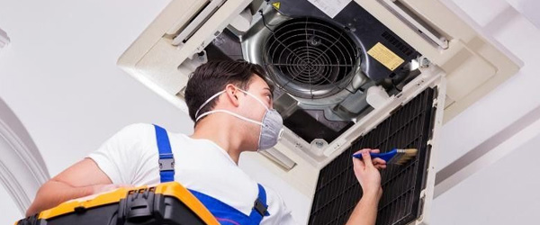 Você sabe quanto ganha por dia um instalador de ar condicionado? Sabe quanto ganha em média um instalador de ar-condicionado? Conhece a importância da profissão de instalador de ar-condicionado? imagem frilon